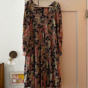 Super Cute 90s Style Floral Dress w/ Tie Waist.